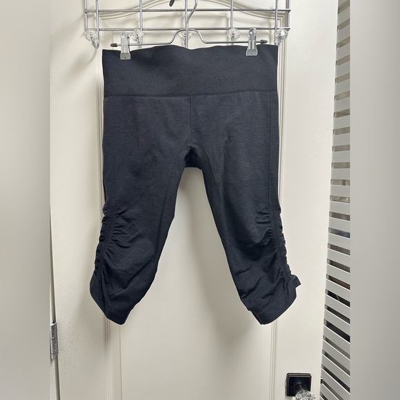 Lululemon In The Flow Crop II in Heathered Deep Coal, excellent condition. - Picture 5 of 6